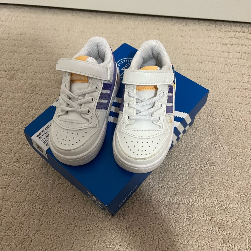 Toddler adidas sneakers size 5 white with purple detail worn twice